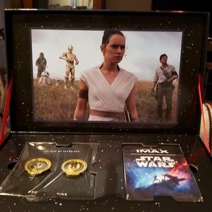 New Rare Star Wars Rise of the Skywalker 11 pc collectors box set no tags